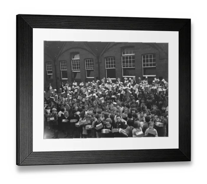 Framed Print : School children at Sidcup Hill School, Kent, wave the boxes containing their coronation Framed Print : School children at Sidcup Hill School, Kent, wave the boxes containing their coronation