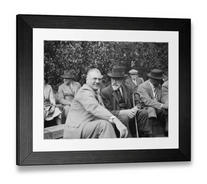 Framed Print : Dr Hatton and Mr Woodward at the East Malling Research Station open day in Kent Framed Print : Dr Hatton and Mr Woodward at the East Malling Research Station open day in Kent