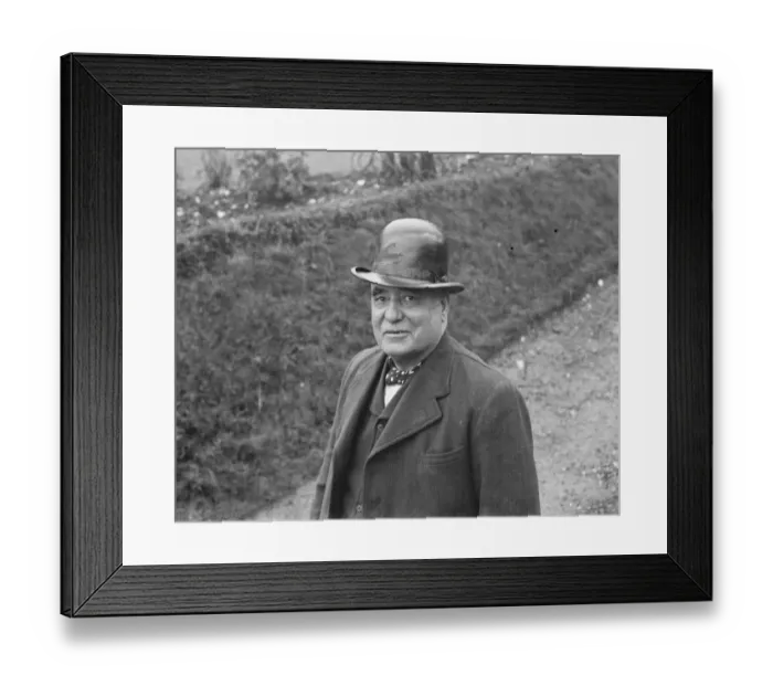 Framed Print : Mr Charlie Hever wearing a tar painted bowler hat in Eynsford, Kent Framed Print : Mr Charlie Hever wearing a tar painted bowler hat in Eynsford, Kent