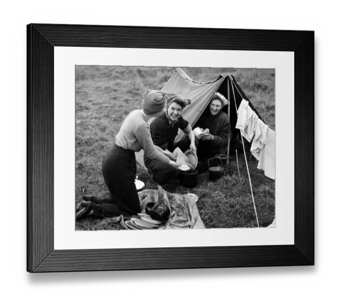 Framed Print : Hardy girls washing up after a meal under canvas at Lullingstone Park, Eynsford, Kent Framed Print : Hardy girls washing up after a meal under canvas at Lullingstone Park, Eynsford, Kent