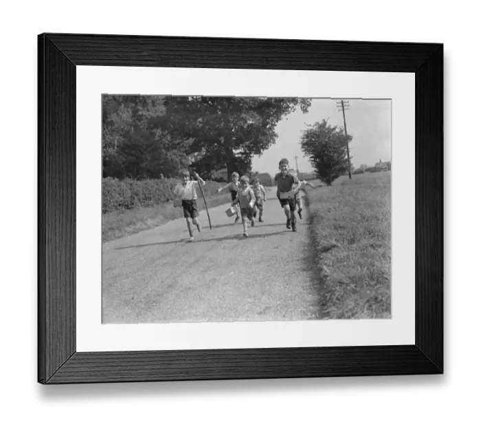 Framed Print : Evacuated children in Wye, Kent, running down a country road. 1939 / 40 Framed Print : Evacuated children in Wye, Kent, running down a country road. 1939 / 40