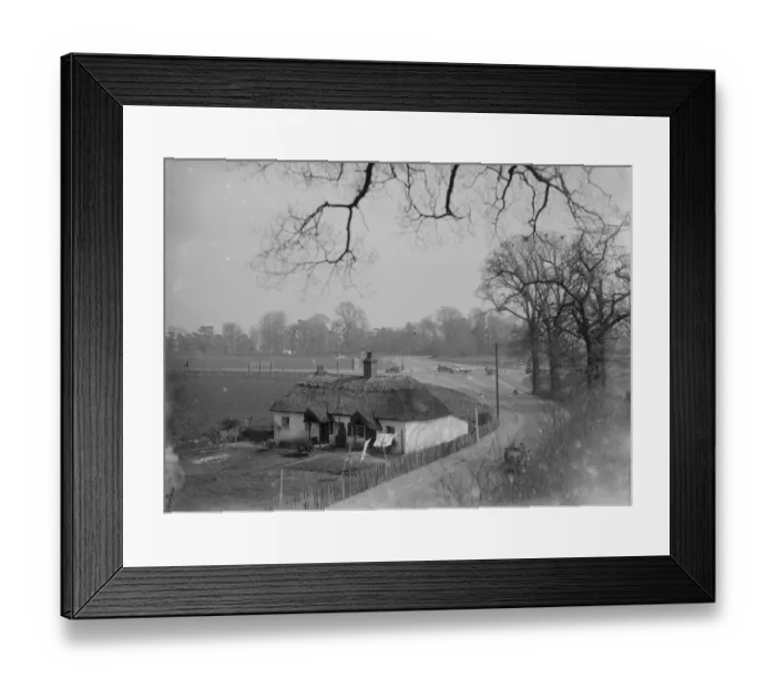 Framed Print : Thatched cottage at Perry Street, Chislehurst, Kent. 1935 Framed Print : Thatched cottage at Perry Street, Chislehurst, Kent. 1935