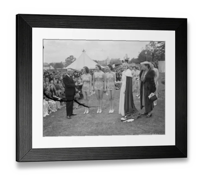 Framed Print : The Mayor and councillor Mr Blackman (left), the Carnival Queen Mrs Joan and Miss