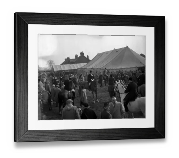 Framed Print : Hunt meets at fat stock show at Edenbridge. To mark the revival of the Christmas