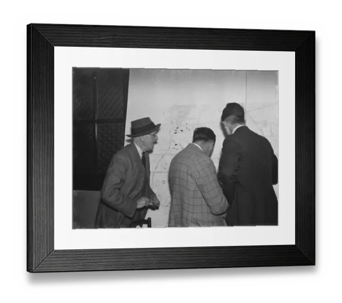 Framed Print : ARP ( Air Raid Precautions ) wardens in Crayford, Kent, looking at maps of the area Framed Print : ARP ( Air Raid Precautions ) wardens in Crayford, Kent, looking at maps of the area