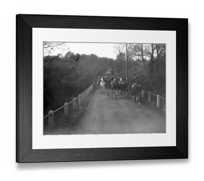 Framed Print : Royal Artillery (RA) drag hunt at Chislehurst, Kent. 1934