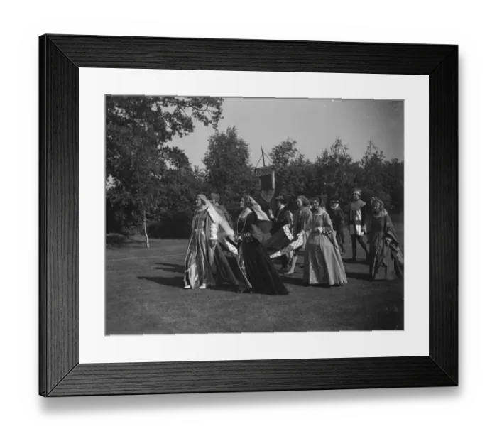 Framed Print : A Tudor pagaent in Westerham, Kent. 1939 Framed Print : A Tudor pagaent in Westerham, Kent. 1939