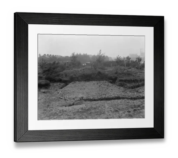 Framed Print : The site where excavation is under way to dig up a Roman villa in Cray Valley, Kent Framed Print : The site where excavation is under way to dig up a Roman villa in Cray Valley, Kent