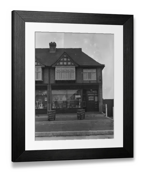 Framed Print : Corner shop in Chislehurst, Kent. An off - licence selling wines, spirits and beers Framed Print : Corner shop in Chislehurst, Kent. An off - licence selling wines, spirits and beers