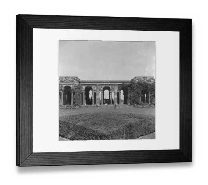 Framed Print : The Italian gardens at Hever Castle. 1938