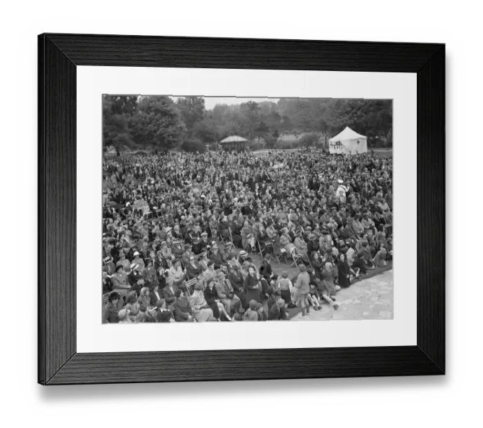 Framed Print : The crowd at the Dartford Carnival in Kent. 1939 Framed Print : The crowd at the Dartford Carnival in Kent. 1939