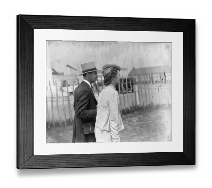 Framed Print : Scroll fashion at Epsom. A unusual and attractive fashion seen on the course Framed Print : Scroll fashion at Epsom. A unusual and attractive fashion seen on the course