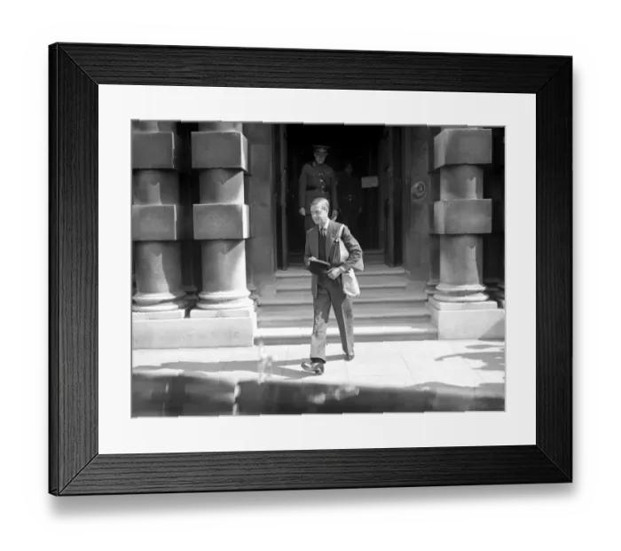Framed Print : Duke of Windsor leaving the War Office. 18 September 1939 Framed Print : Duke of Windsor leaving the War Office. 18 September 1939