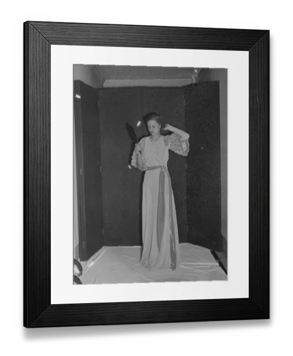 Framed Print : Royal School of Needlework prepares for exhibition, Surbiton. 21 November 1935 Framed Print : Royal School of Needlework prepares for exhibition, Surbiton. 21 November 1935