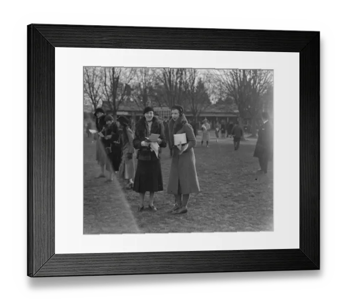 Framed Print : At Lingfield Park racecourse, Surrey, Mrs Dick Thrall and Mrs Cecil Brownhill 16th Framed Print : At Lingfield Park racecourse, Surrey, Mrs Dick Thrall and Mrs Cecil Brownhill 16th