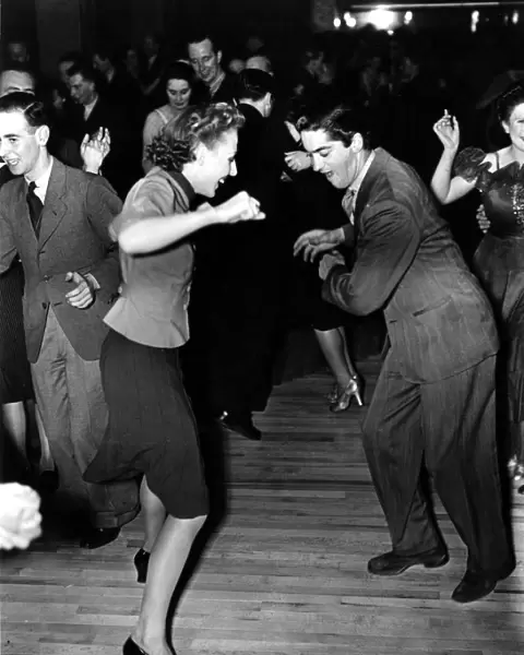 JITTERBUG 1940s dance  /  dancing  /  party season  /  celebration  /  happy vintage news