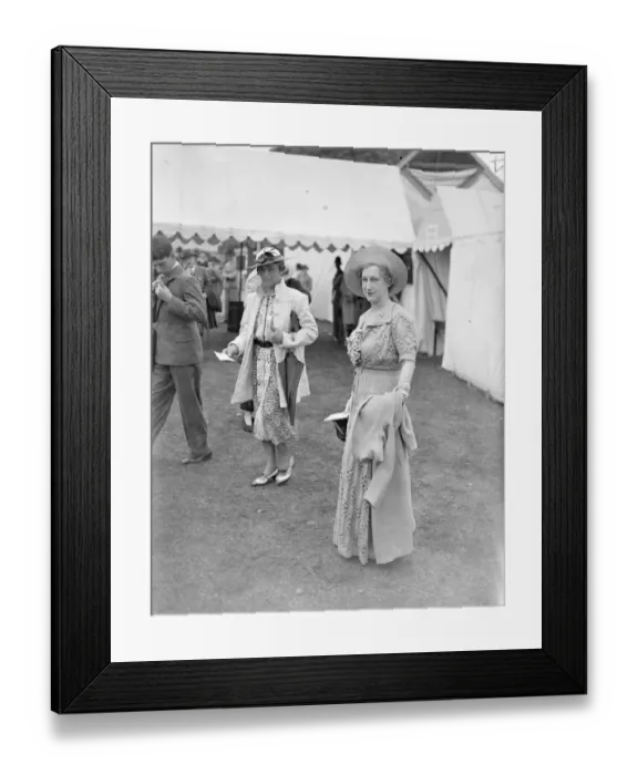 Framed Print : Royal Henley Regatta, fashion parade of the river, opened with a heavy programme of races at Henley Framed Print : Royal Henley Regatta, fashion parade of the river, opened with a heavy programme of races at Henley