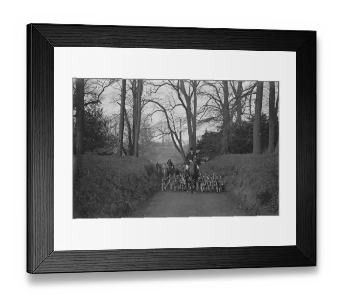 Framed Print : Meet of the Warwickshire hunt at Upton House 9 December 1932 Framed Print : Meet of the Warwickshire hunt at Upton House 9 December 1932