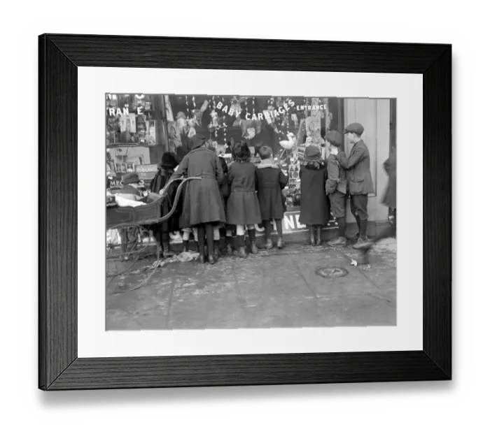 Framed Print : The lure of the Toy Shop at Roberts, Islington. 8 December 1919 Framed Print : The lure of the Toy Shop at Roberts, Islington. 8 December 1919