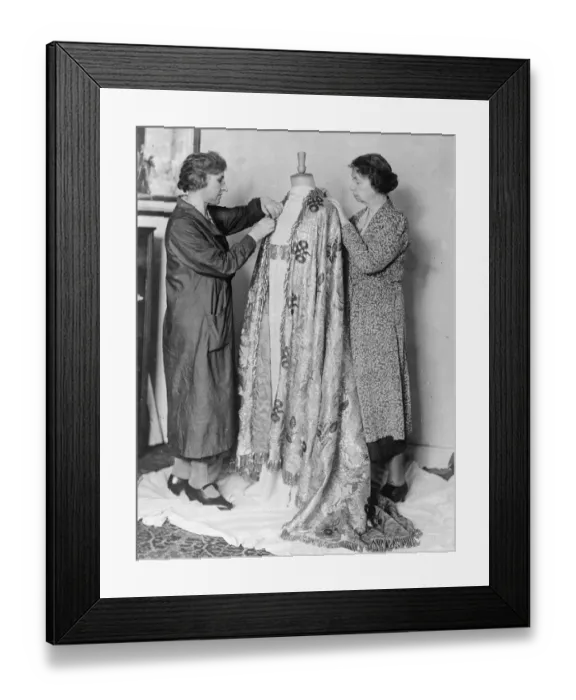 Framed Print : Kings golden cope for Coronation reconditioned in London. 116 years old