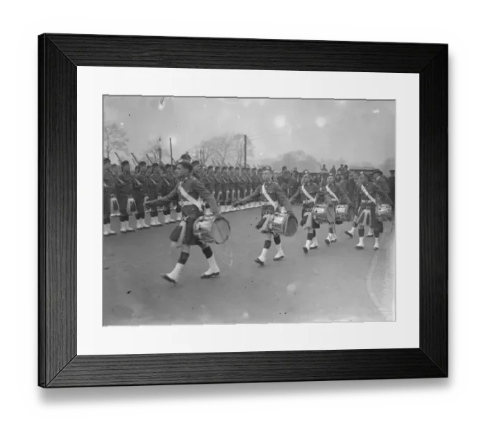 Framed Print : The scene at Farnborough, Hampshire on the return of the drums of the Gordons from Germany Framed Print : The scene at Farnborough, Hampshire on the return of the drums of the Gordons from Germany