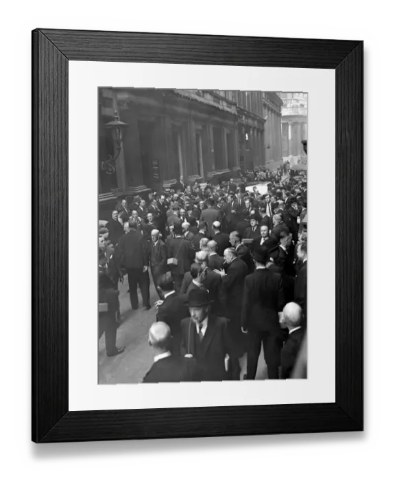 Framed Print : War Crisis, 1939. The scene outside Stock Exchange. 5 September 1939 Framed Print : War Crisis, 1939. The scene outside Stock Exchange. 5 September 1939