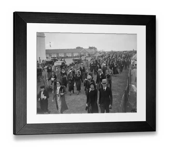 Framed Print : Fashionable crowd at the Oaks. Fashionable crowd was present at Epsom to watch the Oaks