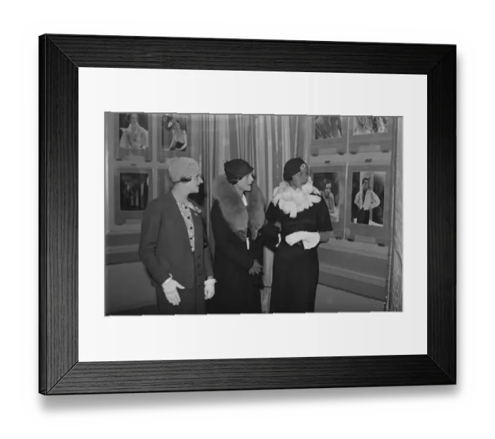Framed Print : Private view of Captain Peter Norths Show of portraits of famous people. Miss Anne Duveen Framed Print : Private view of Captain Peter Norths Show of portraits of famous people. Miss Anne Duveen