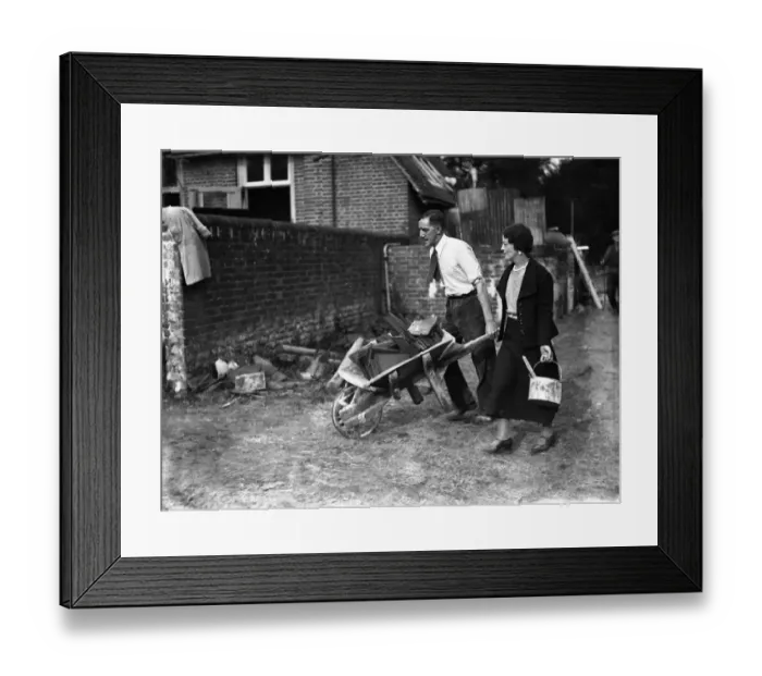 Framed Print : Mr A H Gerrard, the sculptor, and his fiancee, Miss Kathleen Leigh Pemberton Framed Print : Mr A H Gerrard, the sculptor, and his fiancee, Miss Kathleen Leigh Pemberton