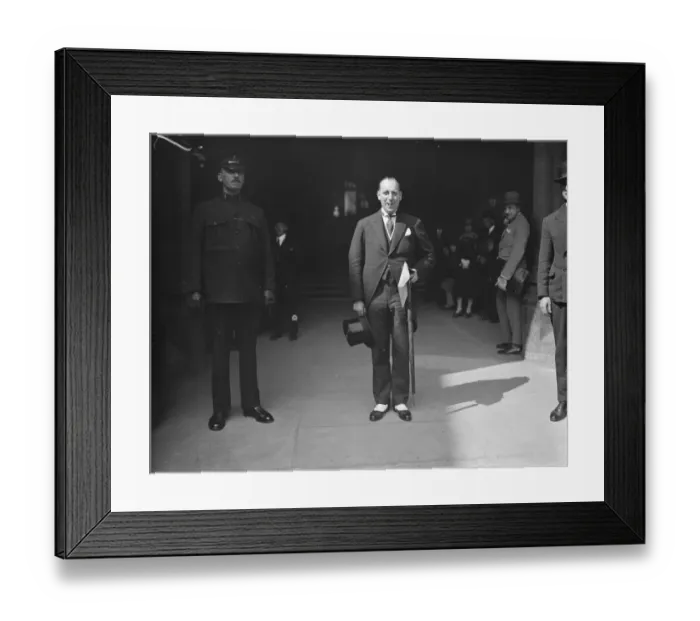 Framed Print : The city common crier, Mr William Thomas Boston. The new elected city common crier 26