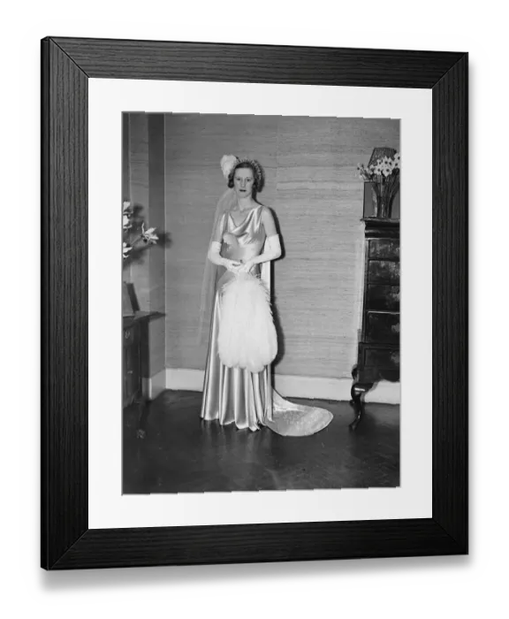 Framed Print : Beautiful debutante from America. Miss Daphne Prizer, aged twenty years, of San Francisco Framed Print : Beautiful debutante from America. Miss Daphne Prizer, aged twenty years, of San Francisco