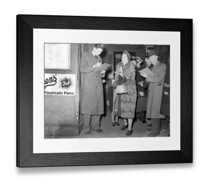 Framed Print : War Crisis, 1939. Air Raid precautions Evacuation of Civil Servants. Some of those Framed Print : War Crisis, 1939. Air Raid precautions Evacuation of Civil Servants. Some of those