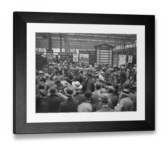 Framed Print : Mass of Ascot toppers at Waterloo. Photo shows: the sea of top-hats at Waterloo Framed Print : Mass of Ascot toppers at Waterloo. Photo shows: the sea of top-hats at Waterloo