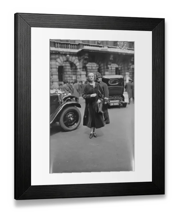 Framed Print : Private view day at the Royal Academy. Mrs C A Cariwright. 1933 Framed Print : Private view day at the Royal Academy. Mrs C A Cariwright. 1933