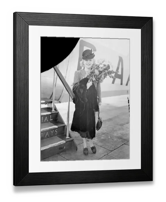 Framed Print : Miss Liliane Gills, Miss Paris 1938, arrived at Croydon Aerodrome from Paris to