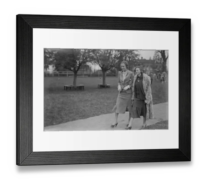 Framed Print : The United Hunt race meeting at Lingfield Park racecourse, Surrey. Mrs Athony Jenkinson Framed Print : The United Hunt race meeting at Lingfield Park racecourse, Surrey. Mrs Athony Jenkinson