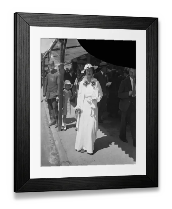 Framed Print : Striking Fashion At Ascot. Ascot, on Royal Hunt Cup day, favoured with even better Framed Print : Striking Fashion At Ascot. Ascot, on Royal Hunt Cup day, favoured with even better