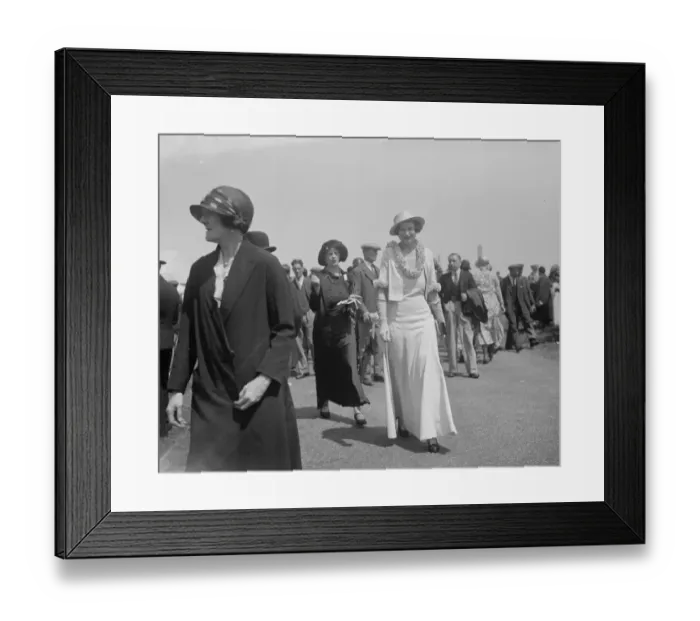 Framed Print : Royal Ascot opens. One of the new Hawaiian garland fashions seen on the opening day Framed Print : Royal Ascot opens. One of the new Hawaiian garland fashions seen on the opening day