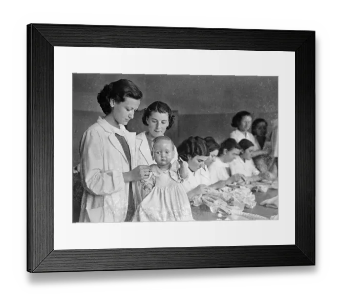 Framed Print : The new turkey trains mothers of the future. Freed from the veil and the restriction Framed Print : The new turkey trains mothers of the future. Freed from the veil and the restriction