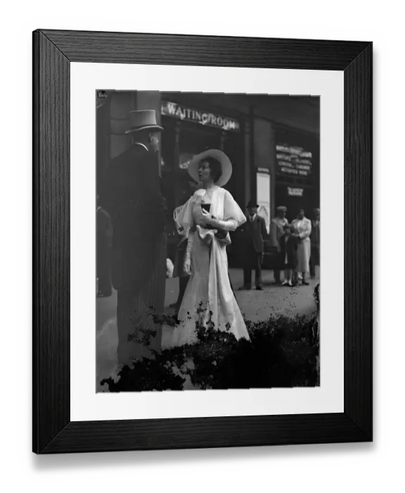 Framed Print : Ascot fashion with a bow. Waterloo Station took on unaccustomed elegance when Framed Print : Ascot fashion with a bow. Waterloo Station took on unaccustomed elegance when