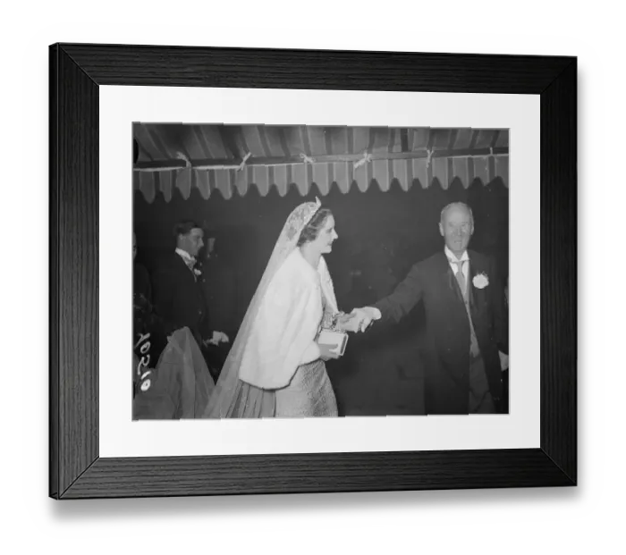 Framed Print : Lord Jocelyns bride wears diamond tiara. Miss Clodagh Kennedy sets a new fashion Framed Print : Lord Jocelyns bride wears diamond tiara. Miss Clodagh Kennedy sets a new fashion