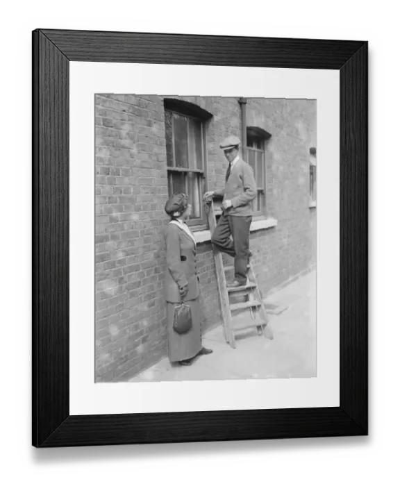 Framed Print : Revue girls recruiting for the army at Tottenham Framed Print : Revue girls recruiting for the army at Tottenham