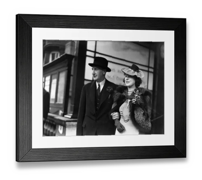 Framed Print : The wedding of Major Sir Alfred Hickman, and Miss Beryl Morse Evans at Caxton Hall, London Framed Print : The wedding of Major Sir Alfred Hickman, and Miss Beryl Morse Evans at Caxton Hall, London