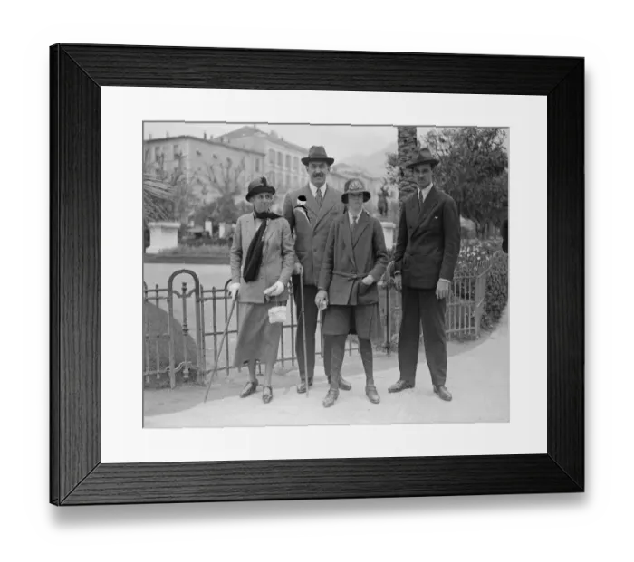Framed Print : Menton Lady Kindersley, Sir Robert Kindersley, Miss Betty and Mr Richard Kindersley March