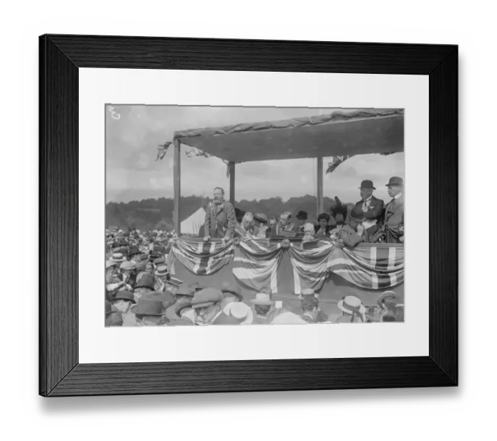 Framed Print : Colonel Wallace speaking at Drumbeg