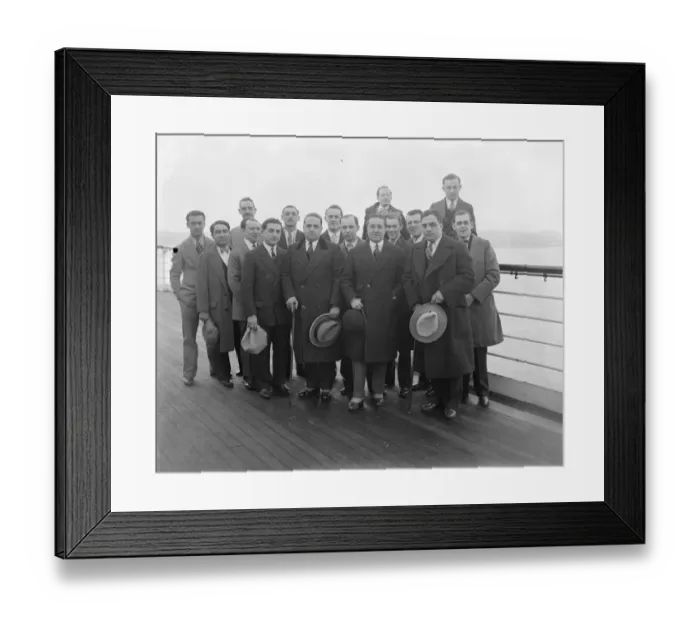 Framed Print : Arrivals on the Leviathan at Southampton Mr Vincent Lopez, the orchestra chief Framed Print : Arrivals on the Leviathan at Southampton Mr Vincent Lopez, the orchestra chief