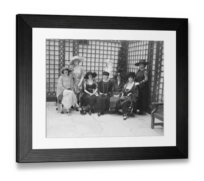 Framed Print : Society garden party at Lady Hultons residence. Left to right : Lady Hulton Framed Print : Society garden party at Lady Hultons residence. Left to right : Lady Hulton