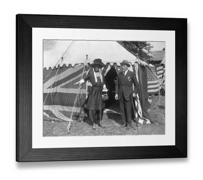 Framed Print : At a Theatrical Garden Party are Mr Kenneth Douglas and Miss Ellis Jeffries. 30