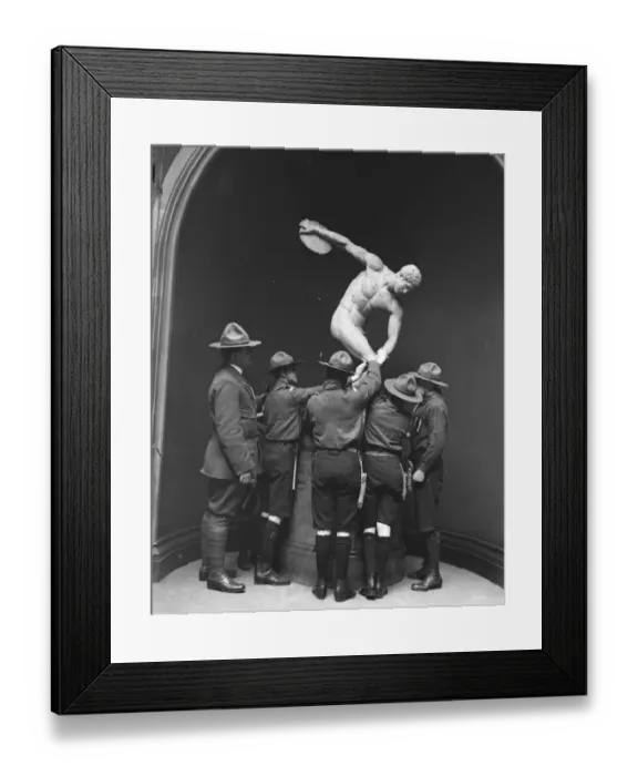 Framed Print : Worcester Blind Scouts visit the British Museum