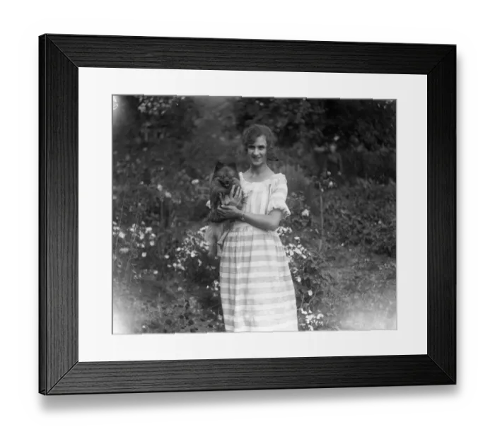 Framed Print : Miss Edna Maude, the young dancer on holiday in the West Country Framed Print : Miss Edna Maude, the young dancer on holiday in the West Country